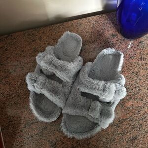 Amazon Gray Fuzzy Women's Slippers